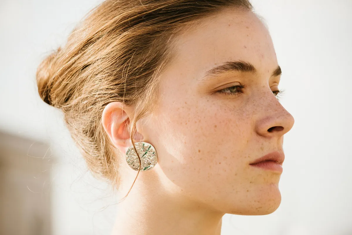 Comment s'habiller pour un enterrement sans faire de faux pas - Understated Elegant Style
