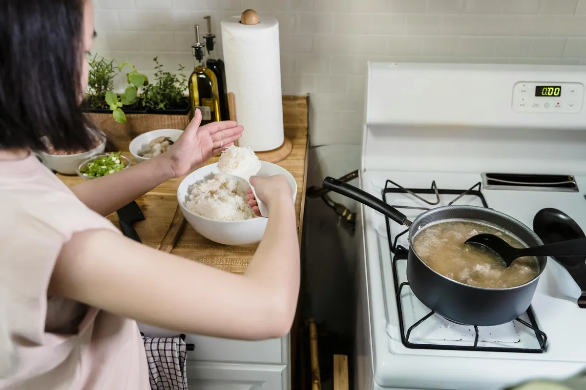 Le secret de l'eau de riz pour cheveux! - Rice water preparation homemade