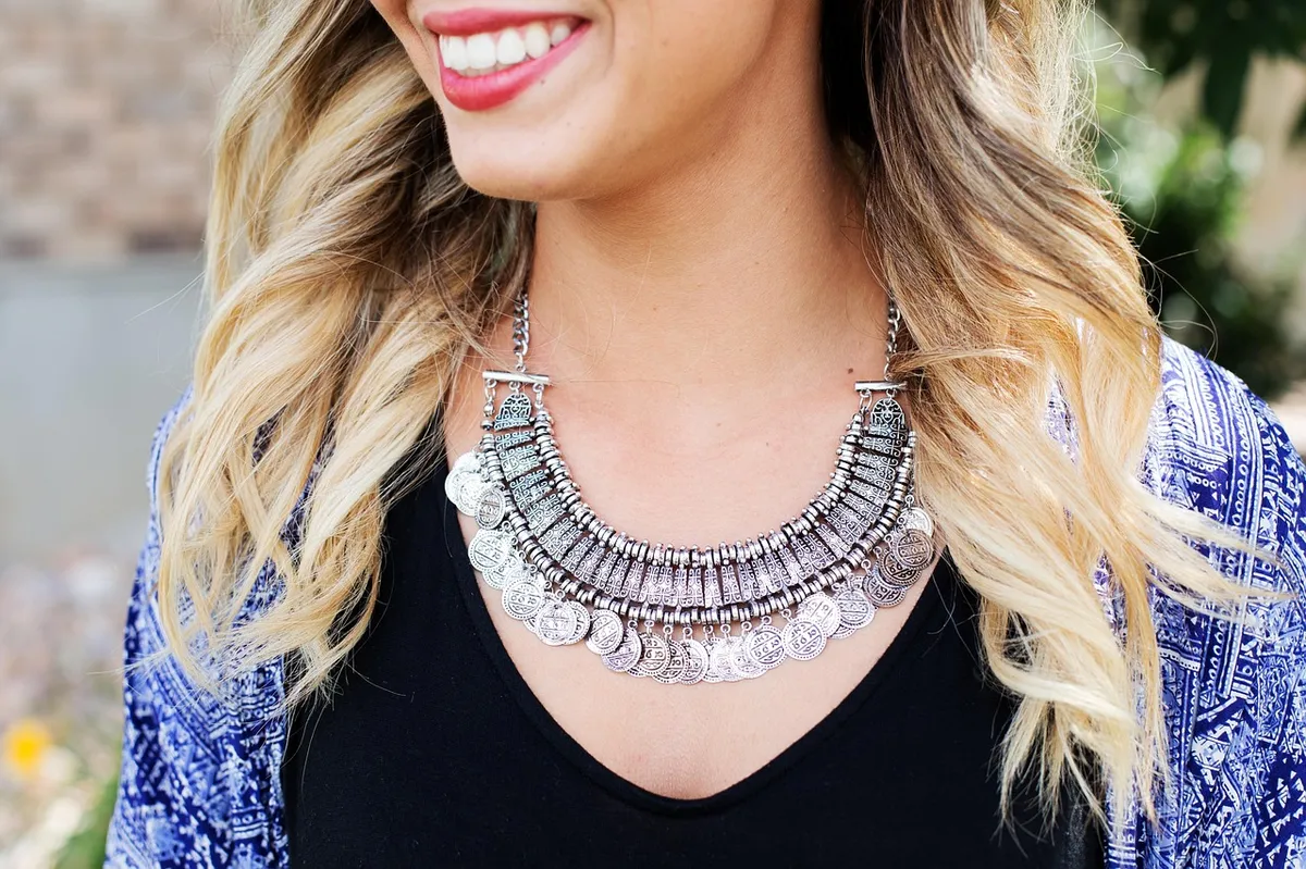Robe pour ronde avec du ventre : 7 astuces pour l'oublier ! - Elegant outfit details