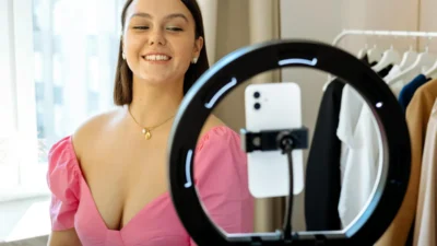 Robe pour ronde avec du ventre : 7 astuces pour l'oublier ! - Plus size dress apple shape flattering