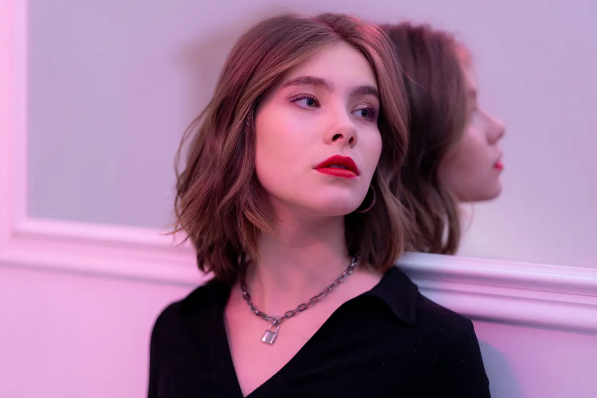 Coupe de cheveux mi long dégradé : 25 Idées Volume & Chic - Layered haircut face shape guide flattering