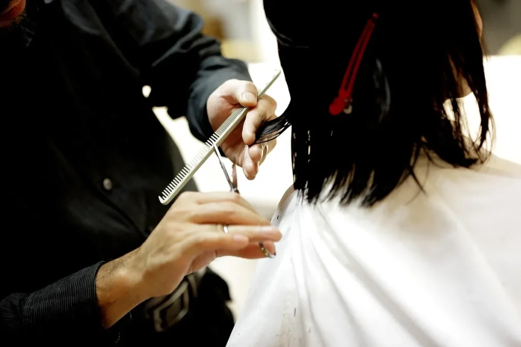 Coupe de cheveux mi long dégradé : 25 Idées Volume & Chic - medium layered woman haircut