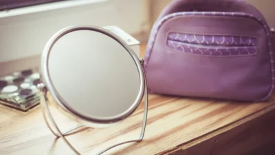 Vanity Femme: Le secret d'une routine beauté zen et efficace - woman toiletry bag