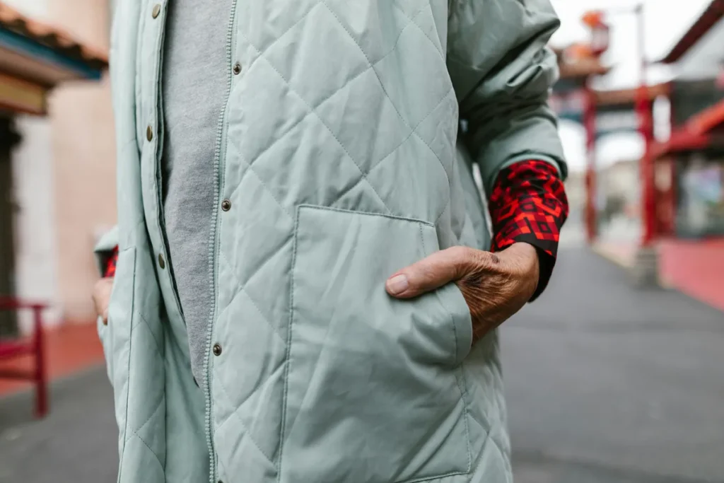 Faut il découdre les poches des manteaux ? Pour ou contre ? - coat pocket stitched