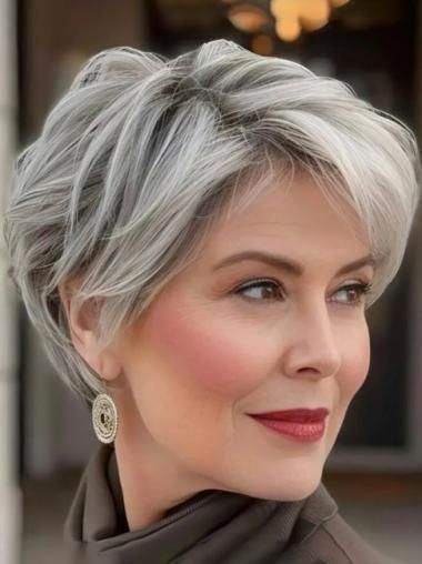 Coupe courte dégradée pour femme de 60 ans 19
