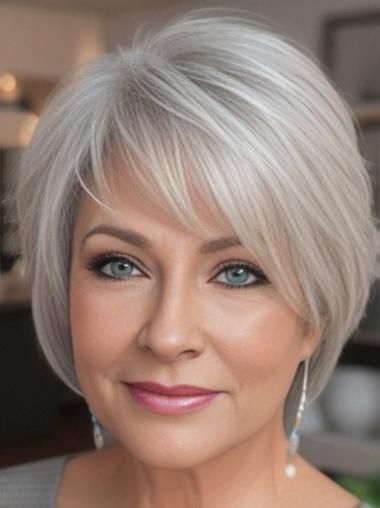 Coupe courte dégradée pour femme de 60 ans 20