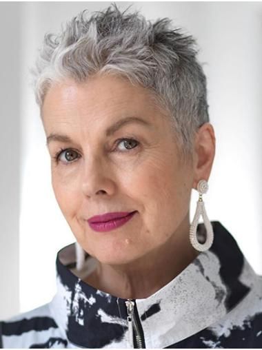 Coupe courte dégradée pour femme de 60 ans 8