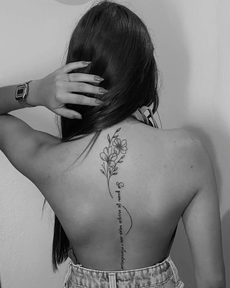 Tatouage dos femme 10