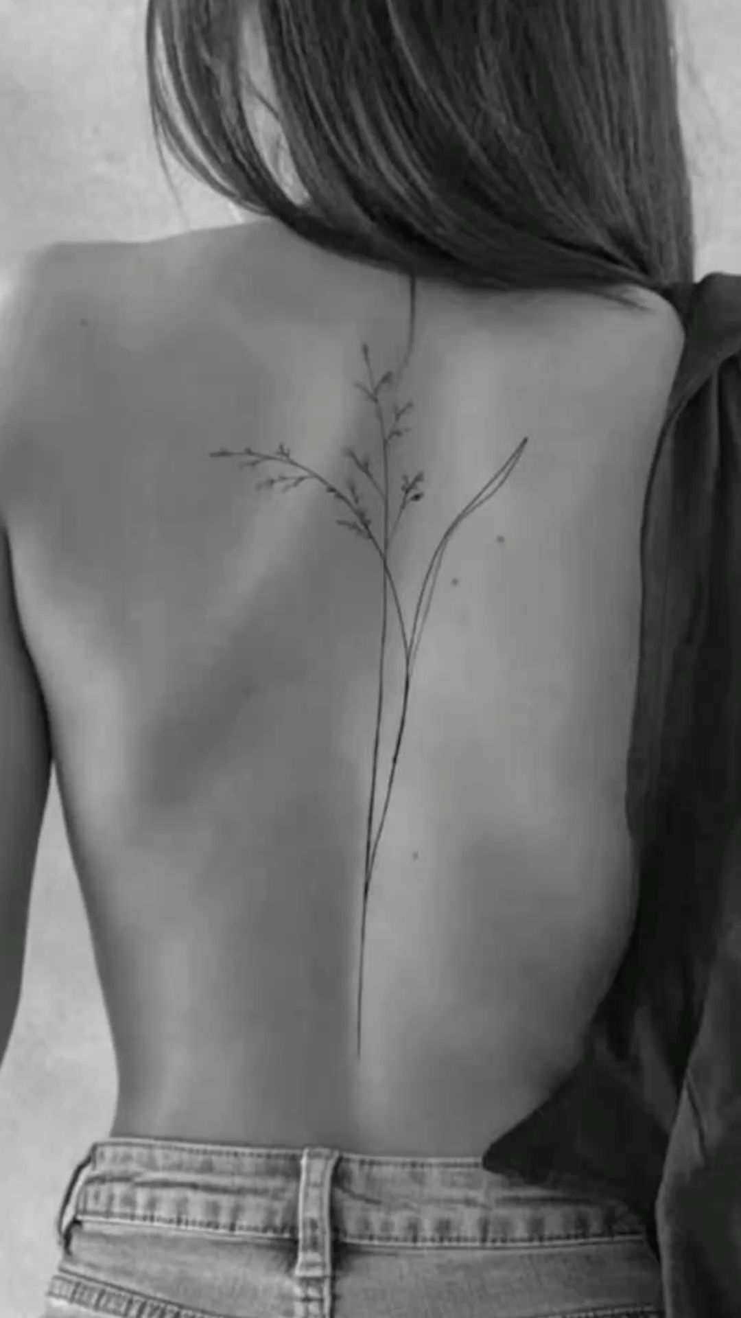 Tatouage dos femme 4