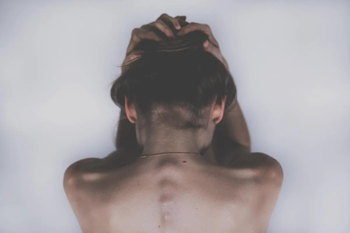 Tatouage dos femme : 20+ Idées, Styles & Guide Complet - Back pain wellness preparation