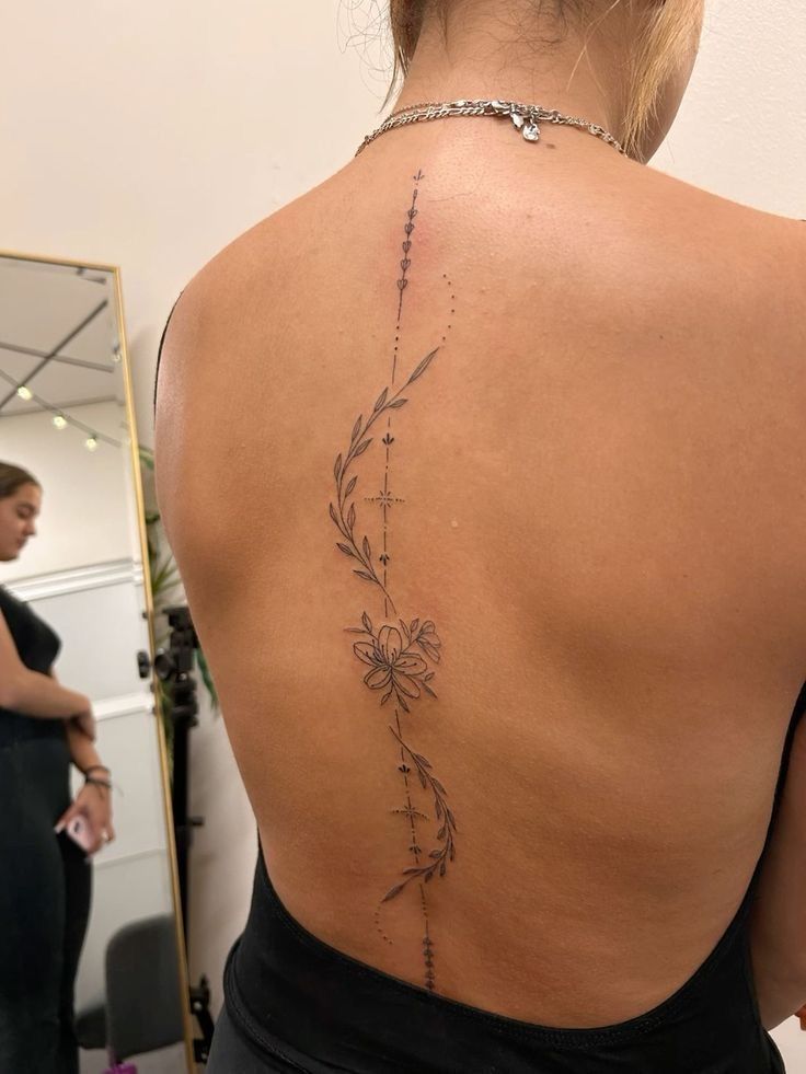 Tatouage dos femme 2