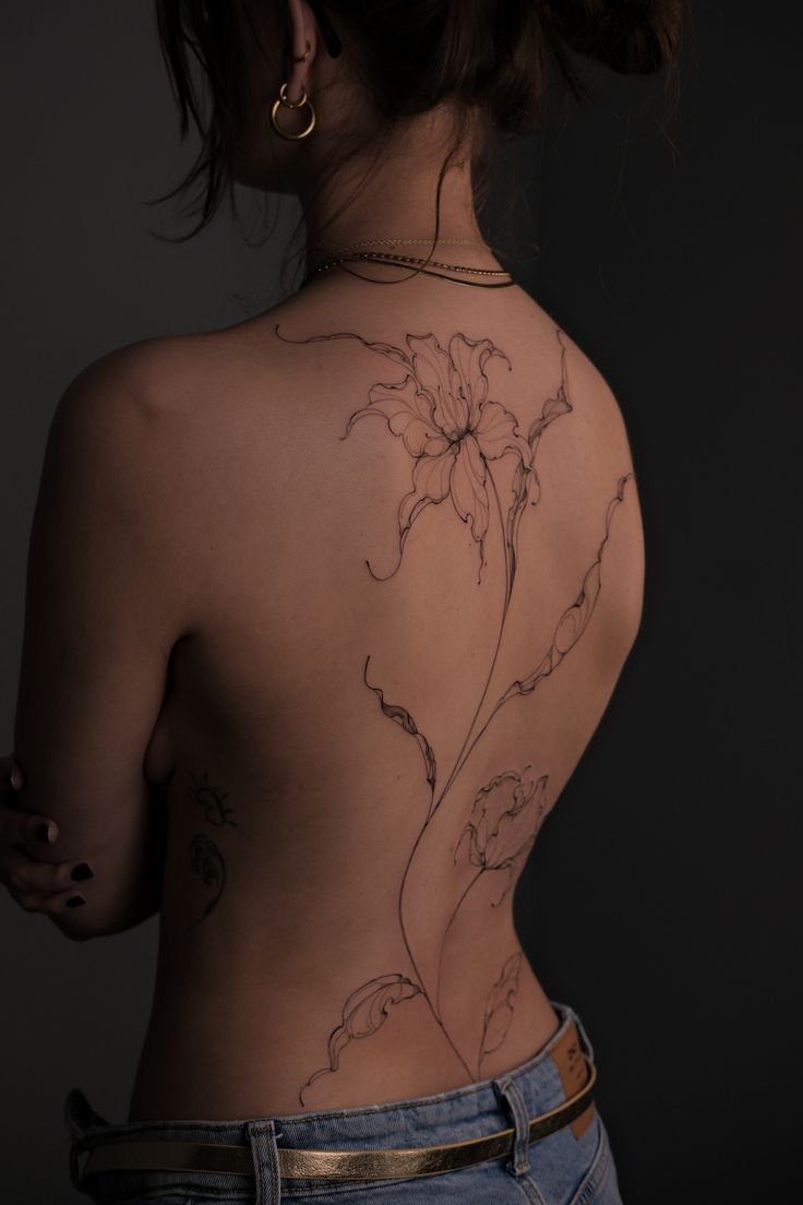 Tatouage dos femme 19