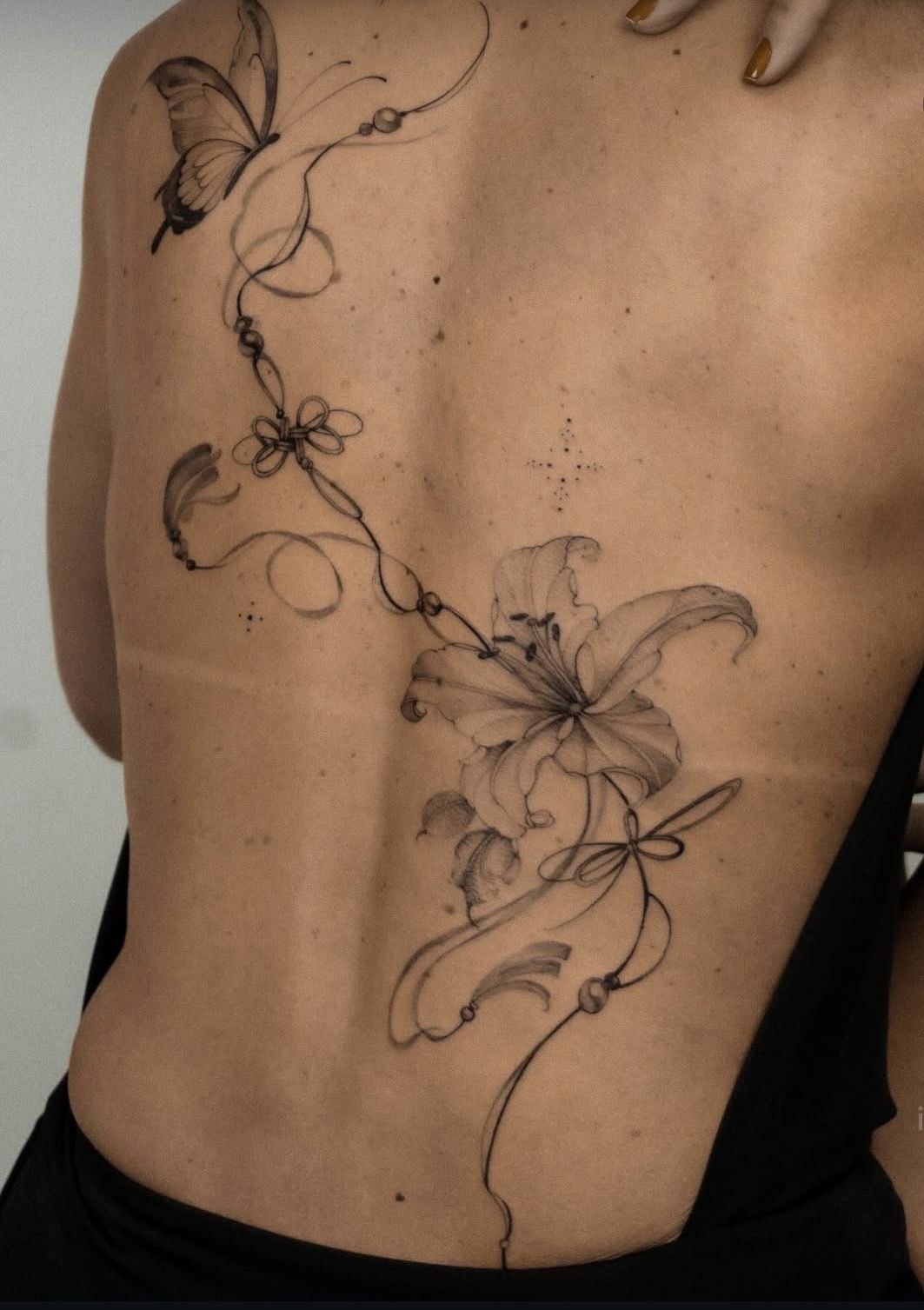 Tatouage dos femme 18