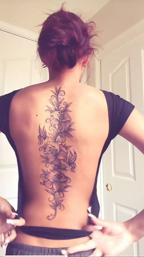 Tatouage dos femme 17
