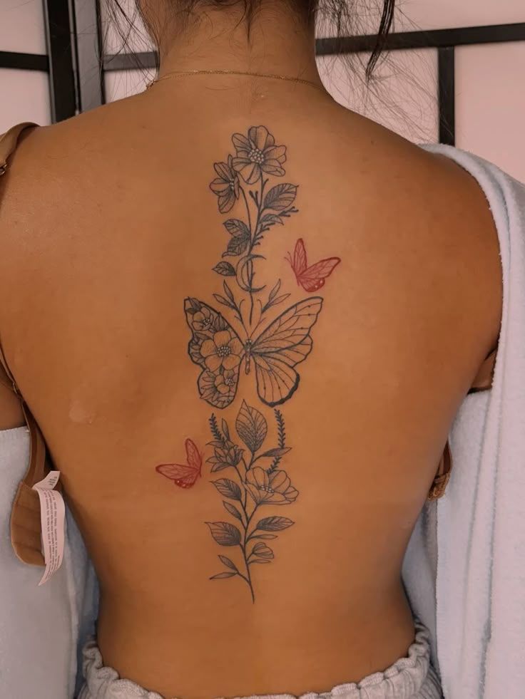 Tatouage dos femme 15