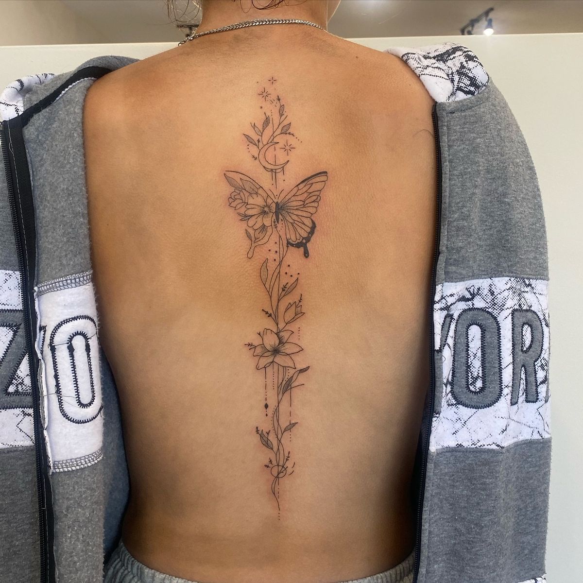 Tatouage dos femme 14