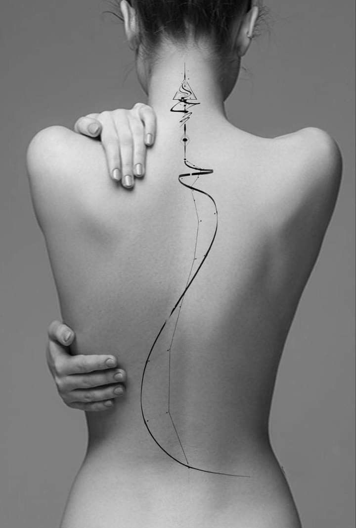 Tatouage dos femme 13