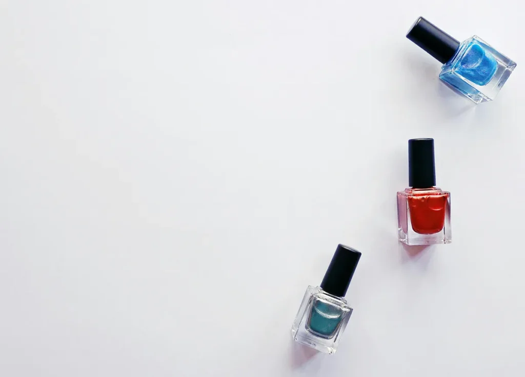 Revanail nail polish manicure review - photo par Suzy Hazelwood