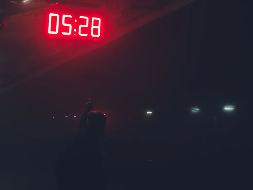 03:30 digital-clock angel-number night mystical - photo par Om Shree